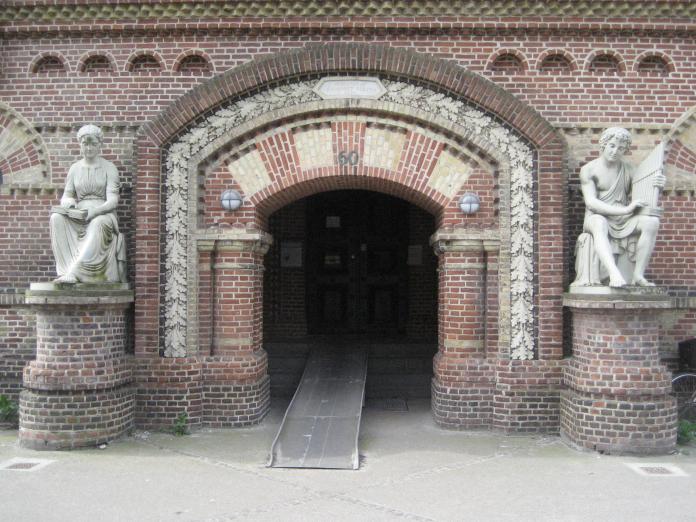 Porten til Børnecenter København, Kastelsvej 60